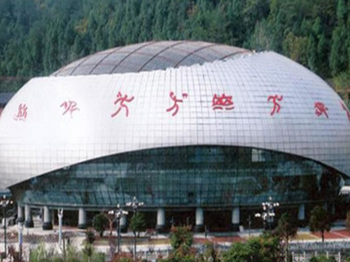 白山体育中心球形网架加工安装